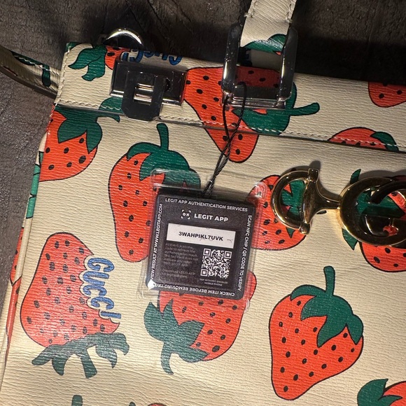 Gucci Cream Tote with Strawberry Design - Picture 13 of 15